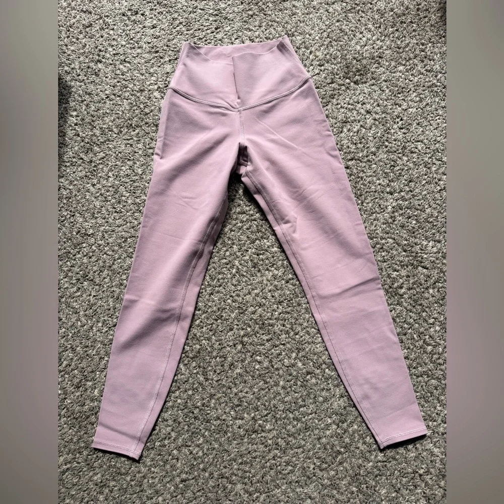 Alo Yoga Dusted Plum Set XS (Airbrush High-Waist 7/8 Leggings & Lavish Bra) - Picture 3 of 7